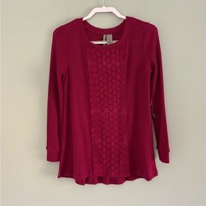 ⭐️ New Directions Weekend Sangria Lace-Front Knit Top – NWT – Size S